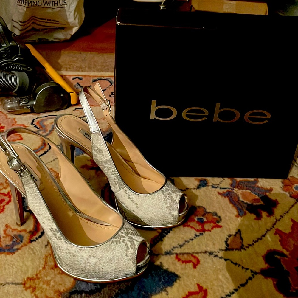 Snakeskin platform heels. Guess. Size 6.